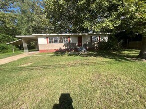 Building Photo - 2862 Oak Forest Dr