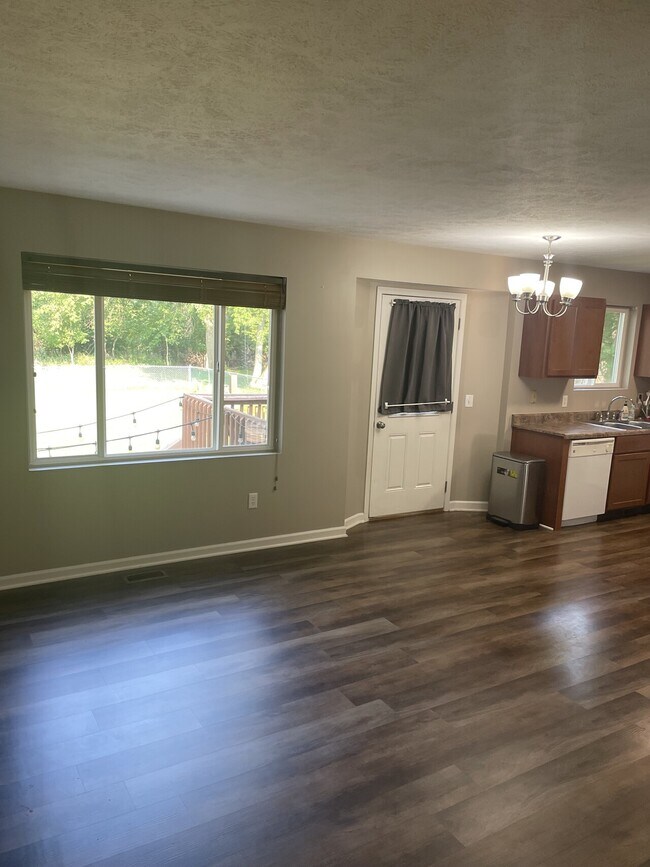 Foto del edificio - 1952 Ball Ave NE