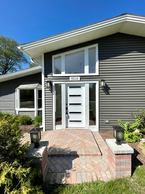 Building Photo - 5516 S Quincy St
