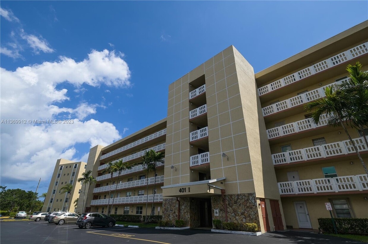 401 SE 3rd St Unit 403, Dania Beach, FL 33004 Condo for Rent in Dania