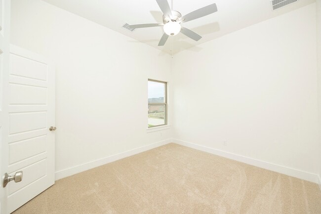 Building Photo - 2880 Winfrey Pt