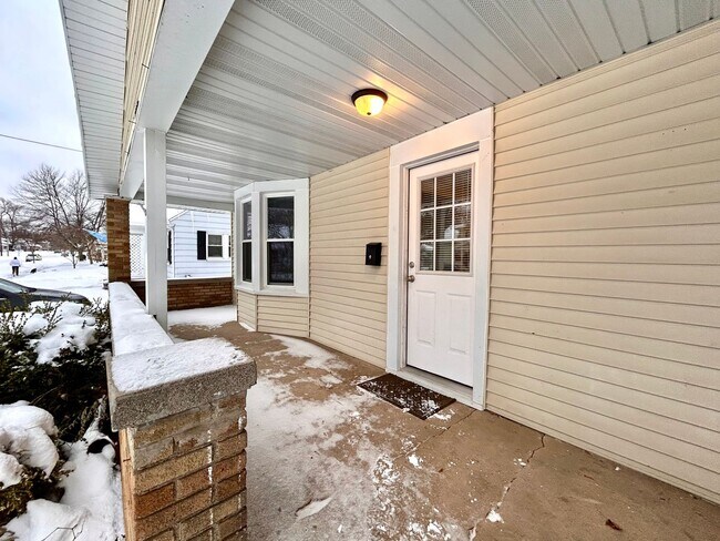 Foto del edificio - Three Bedroom Home in Northeast Grand Rapids