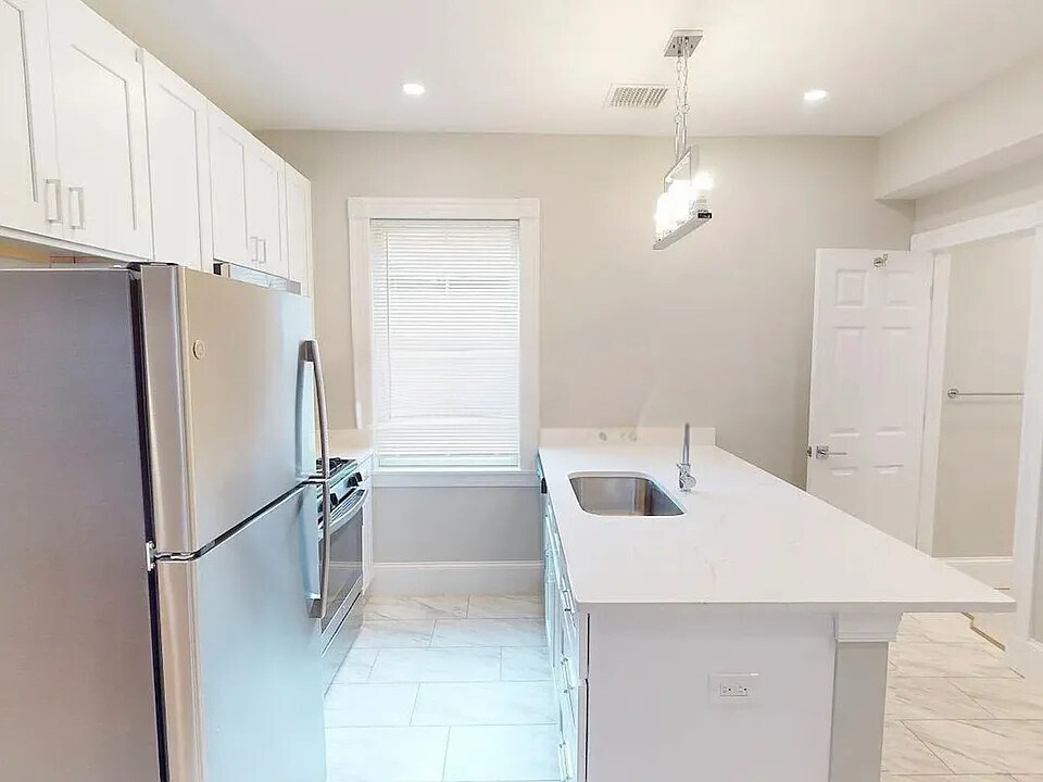 Foto principal - 265 E Cottage St