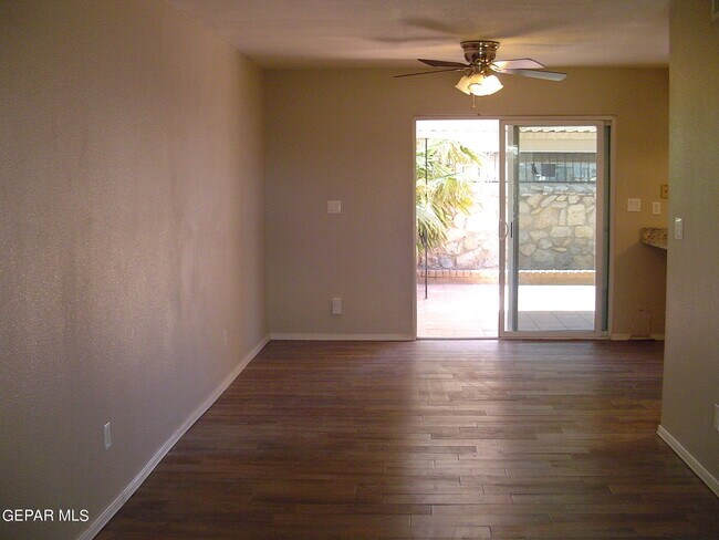 Building Photo - 281 Maricopa Dr