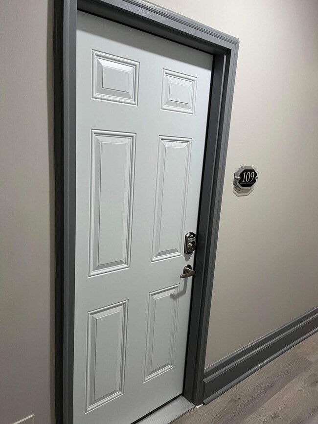 Building Photo - Soldoris