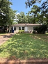 Building Photo - 1804 Canterbury Cir NW