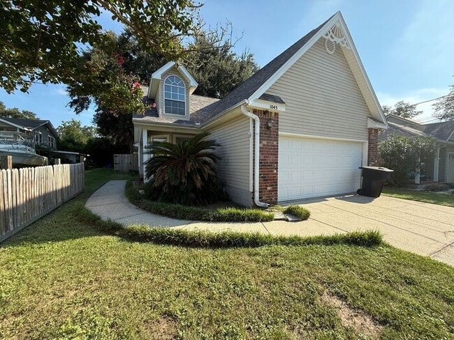 Building Photo - Pensacola - East Hill - 3 bedroom, 2 bathr...