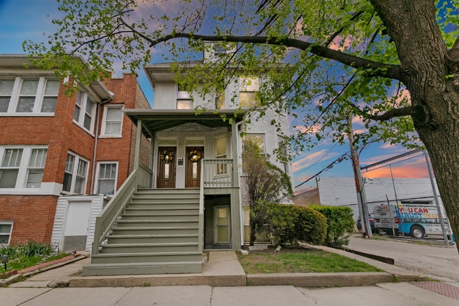 Building Photo - 4017 N Kilbourn Ave