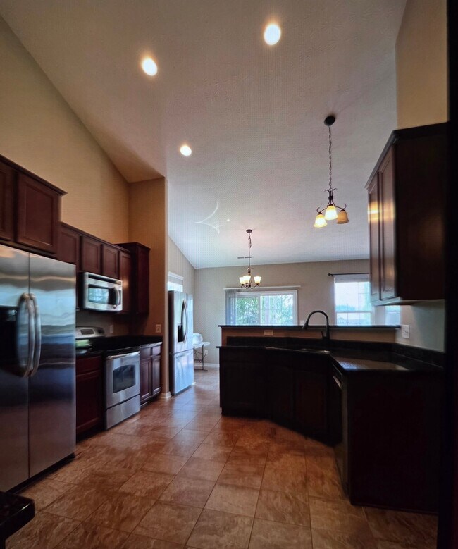 Building Photo - 3218 S Courtney Dr