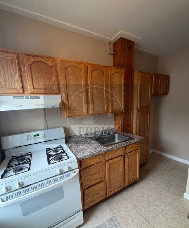 119-121 Tremont Street - 119-121 Tremont Street Apartment