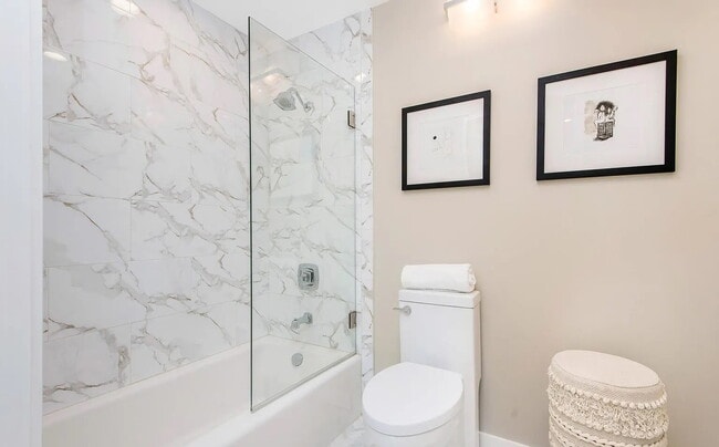 Foto del edificio - "Charming 1-Bedroom Oasis in the Heart of Encino - Perfect for Your Cozy Retreat!"