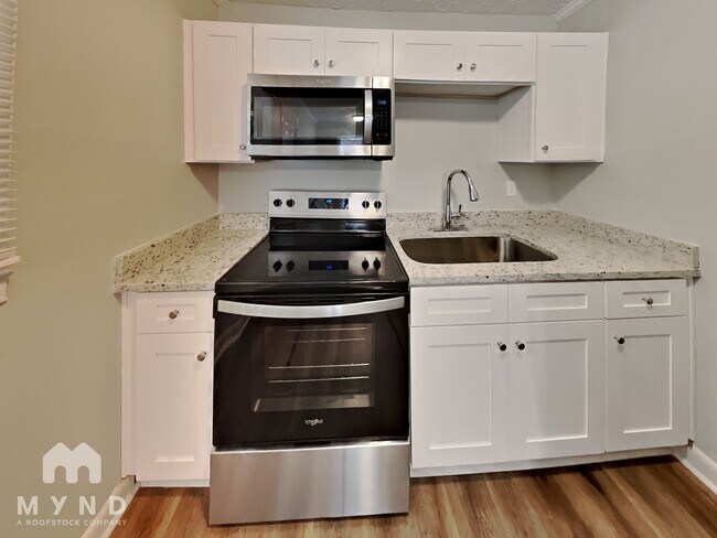 Building Photo - 401 Oak Dr