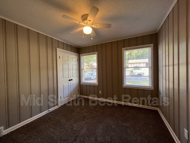 Building Photo - 3520 Hallbrook St