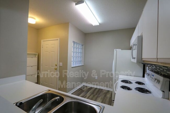 Building Photo - 6019 Portsdale Pl