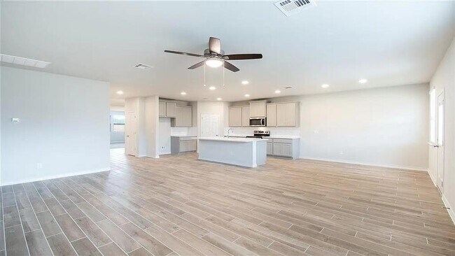 Foto del edificio - 317 Capstone Rd