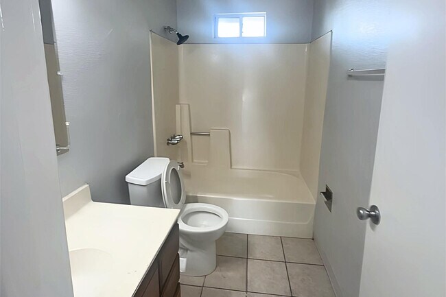 Foto del edificio - 555 W Rio Salado Pkwy
