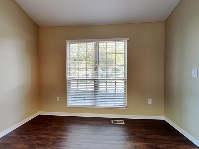 Building Photo - 823 Wingate Dr