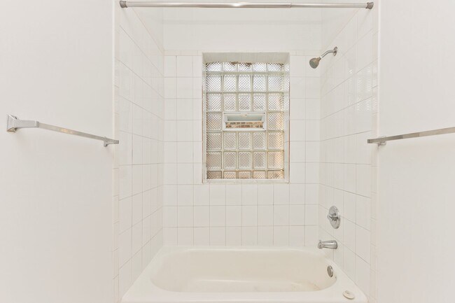 Foto del edificio - 1836 W Lawrence Ave