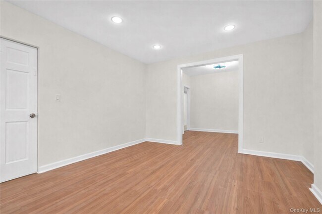 Foto del edificio - 123-16 Hillside Ave.