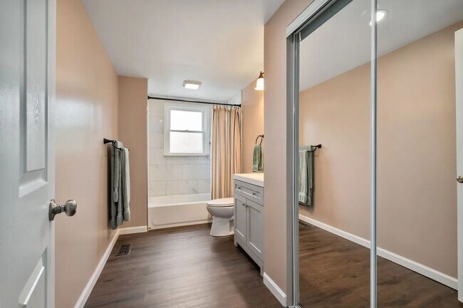 Building Photo - 3 bed 2 bath - fresh updates, central air, off street parking