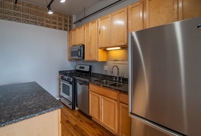 Building Photo - 6 S Laflin St