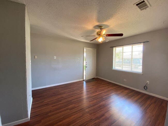 Foto del edificio - 3214 W Kansas Ave