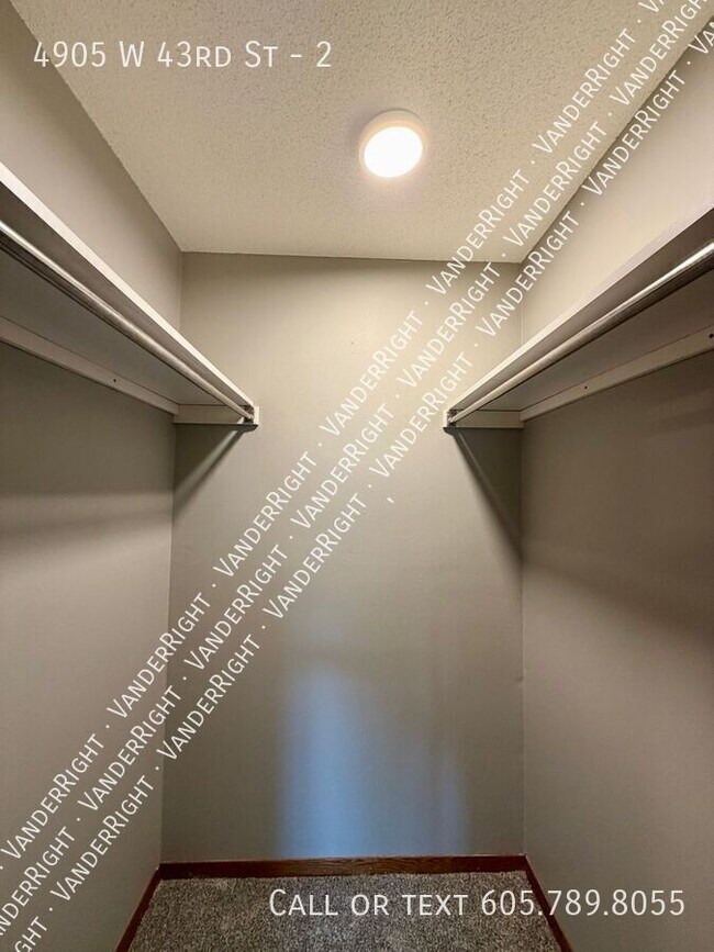 Foto del edificio - 4905 W 43rd St
