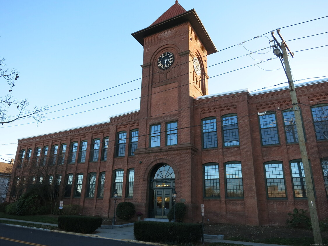 Primary Photo - 25 Grand St