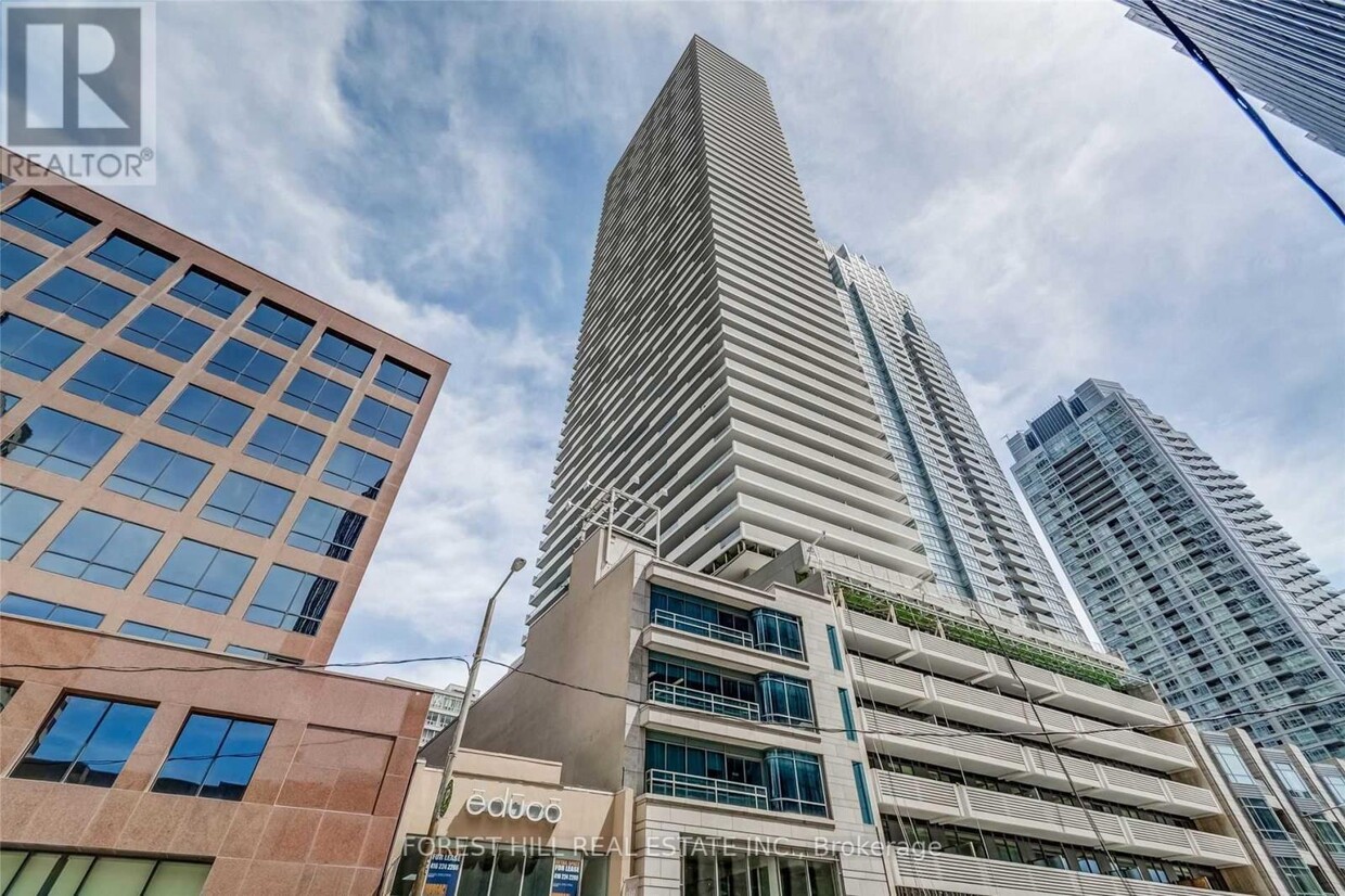 Photo principale - 2221-2221 Yonge St