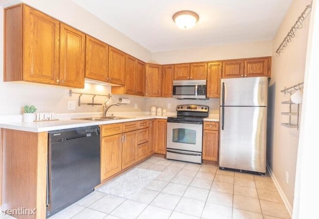 Building Photo - 2 br, 1.5 bath Townhome - 1897 Willoway Cir N