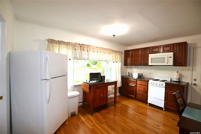 Building Photo - 13 Argonne Rd W