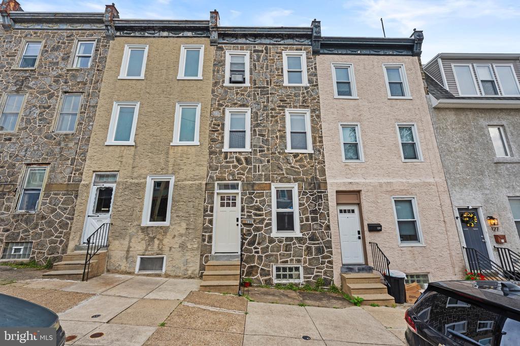 Primary Photo - 131 Vassar St
