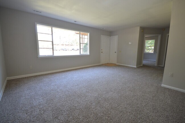 Building Photo - 3041 Woods Place- Bev Roberts Rentals & Pr...