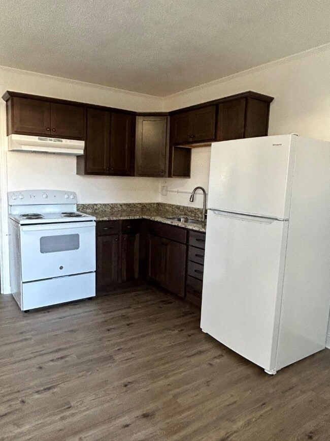Building Photo - 100 Kazmira Ct