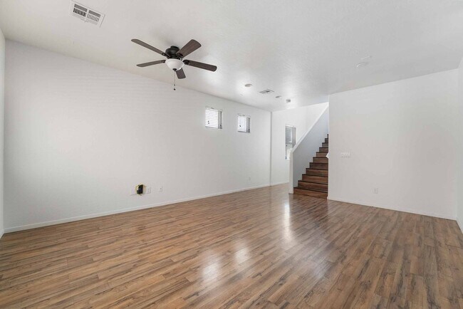 Building Photo - 7537 Luna Bella Ave