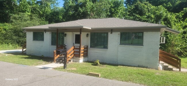 Building Photo - 1066 Woods Aly