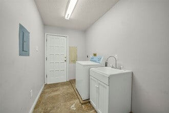 Building Photo - 5147 Beechnut St