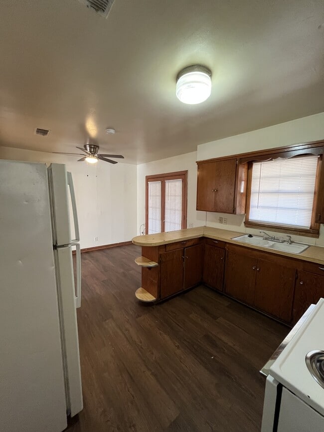 Foto del edificio - 5757 Naff Ave