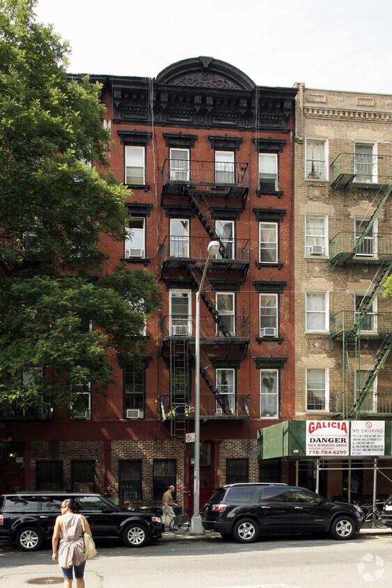 Building Photo - 107 E 2nd St