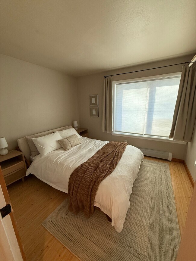 Foto del edificio - 35 Lower Woodbridge Rd