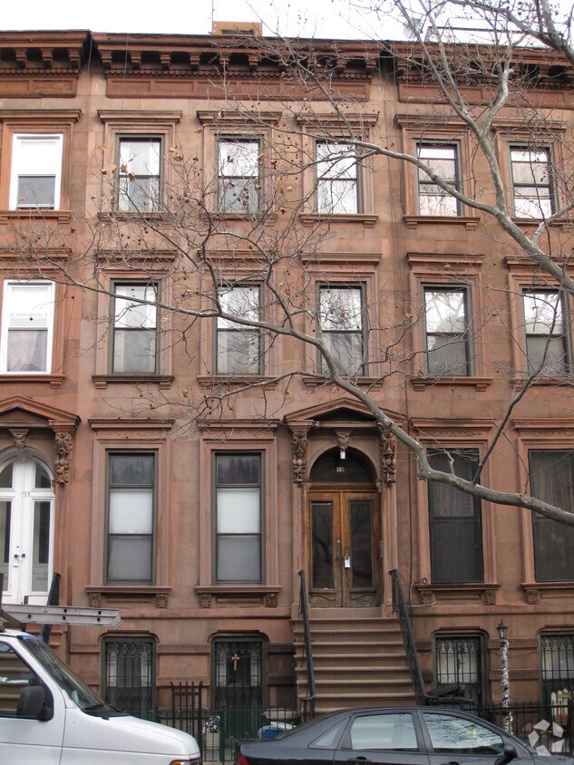 Primary Photo - 15 Brevoort Pl