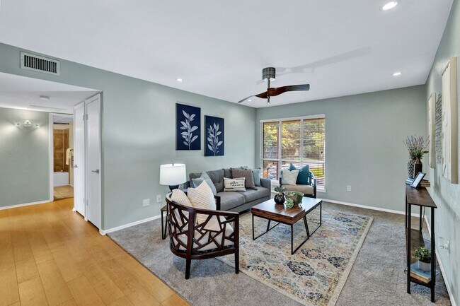 Foto del edificio - 10536 Stone Canyon Rd