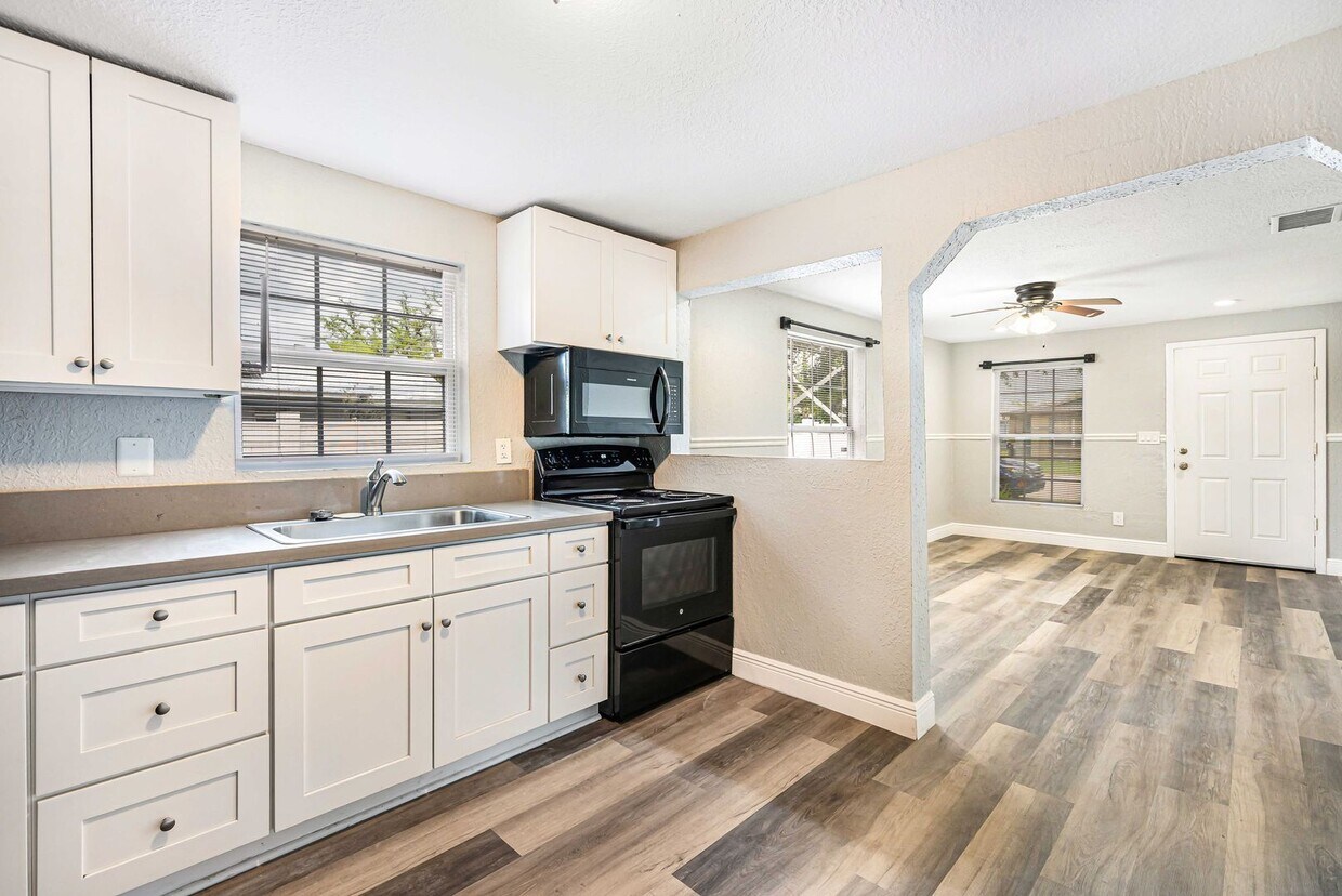 Charming 3-Bedroom Home with Renovated Int... - Charming 3-Bedroom Home with Renovated Int...