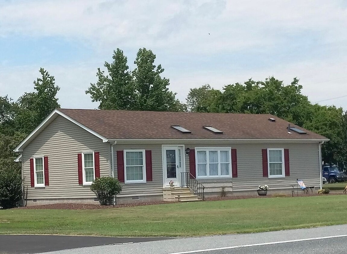 Primary Photo - Single story home just outside of Milton