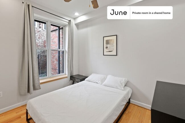 Building Photo - Room in Shared 3 bed/2.5 bath home