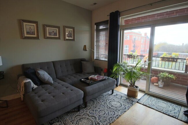 Foto del edificio - 3821 N Southport Ave