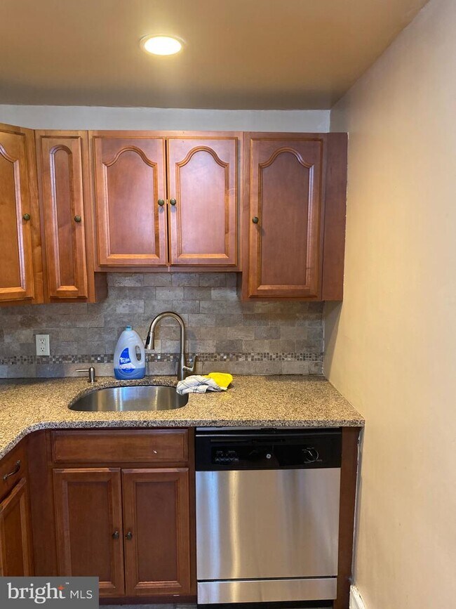 Foto del edificio - 7555 Brentwood Rd