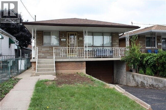 Photo du bâtiment - 69 Adair Ave N