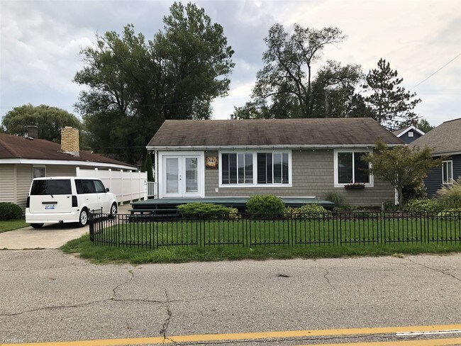 Building Photo - 2 br, 1 bath House - 541 S Shore Dr