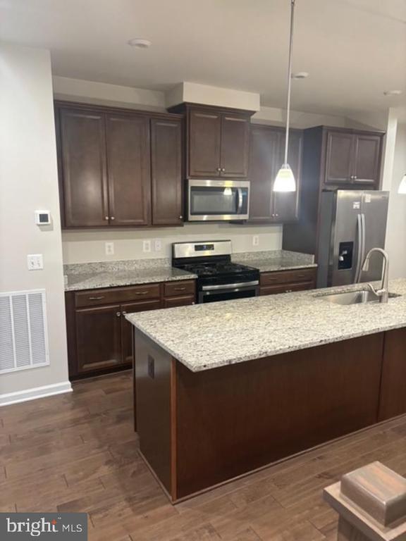 Foto del edificio - 11033 Blackburn Cove Ln